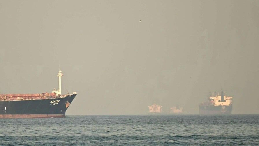 Irán Cierra el Estrecho de Ormuz y Amenaza con Atacar Embarcaciones