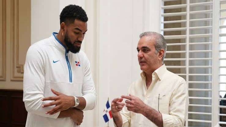 Presidente Abinader Felicita a Karl-Anthony Towns por Triunfo en la NBA