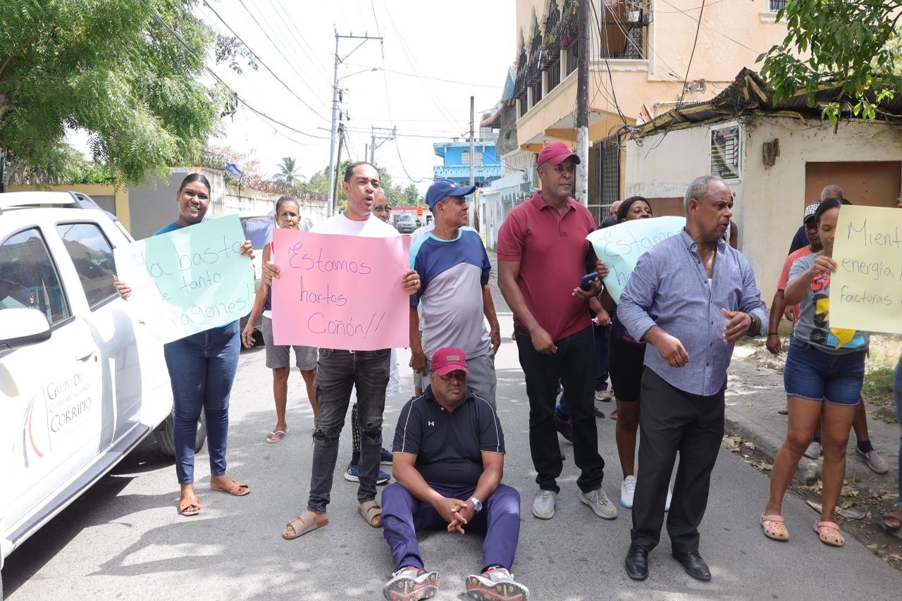Residentes de Sabana Perdida Exigen Solución a Apagones Persistentes