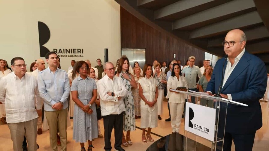 Héctor José Rizek Sued: El Arte como Memoria Colectiva en Punta Cana