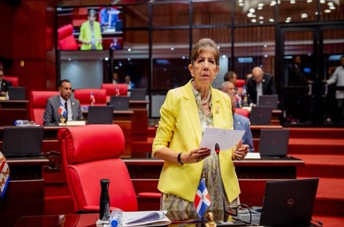 Senadora Propuesta Cambiar Color de Billetes de RD$200 y RD$1,000