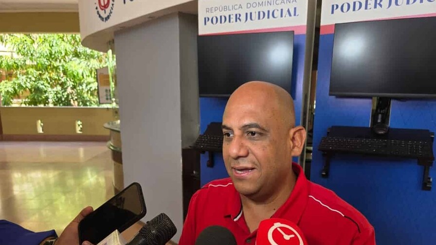Defensa critica acceso limitado en caso de presunta red de estafas