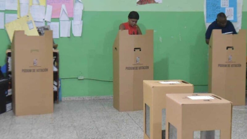 Crisis de Confianza y Abstención Amenazan la Democracia Dominicana