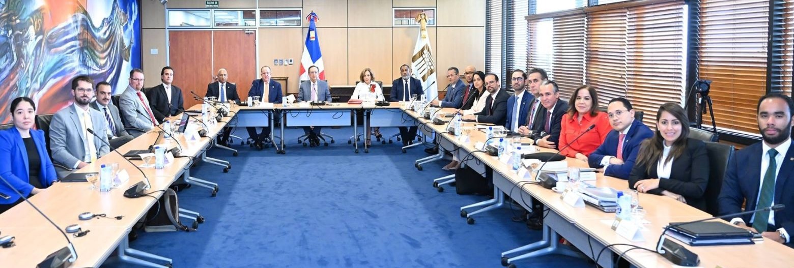 Gobierno y Empresarios Unen Fuerzas para Proteger la Clase Media Dominicana