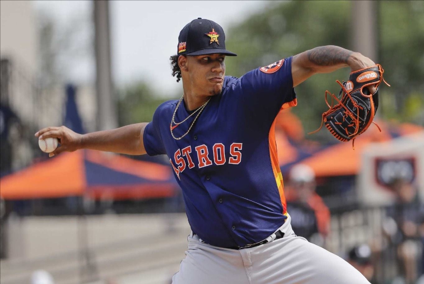 Bryan Abreu Regresa a los Astros Tras Salir de la Lista Restringida