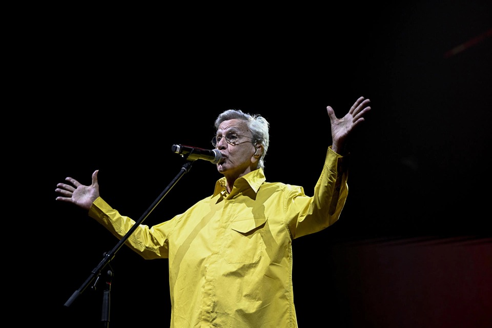 Caetano Veloso deslumbra en Madrid pero el público permanece indiferente