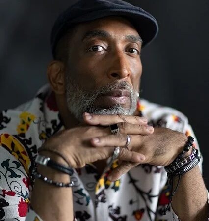 Chichí Peralta será Honrado con el Premio a la Excelencia Musical en los Latin Grammy 2026