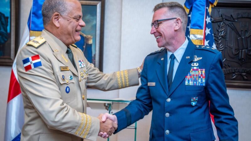 Ministro de Defensa fortalece lazos con el Comando Sur de EE. UU.
