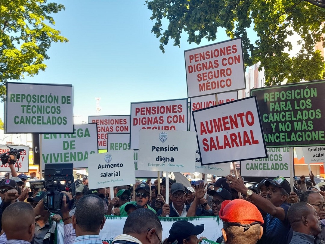 Profesionales Agropecuarios Marchan en Demanda de Mejores Condiciones Laborales
