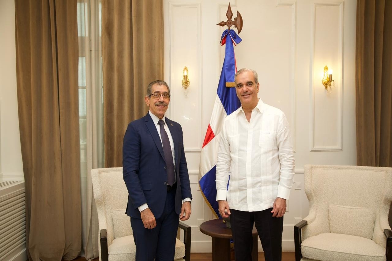 Presidente Abinader se reúne con el nuevo rector de la UASD, Jorge Asjana
