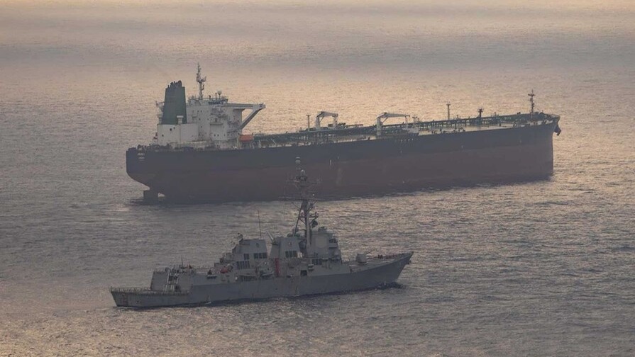 Estados Unidos responde con bombardeo a Irán tras ataque en el Estrecho de Ormuz
