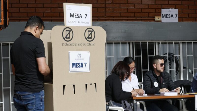 Colombia Decide Nuevo Presidente en Crucial Segunda Vuelta Electoral