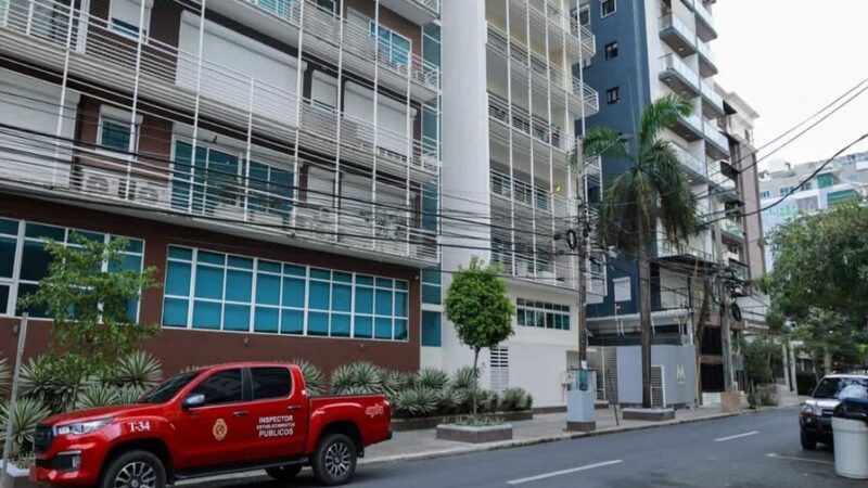Bomberos Dominicanos Sofocan Incendio en Torre de Naco