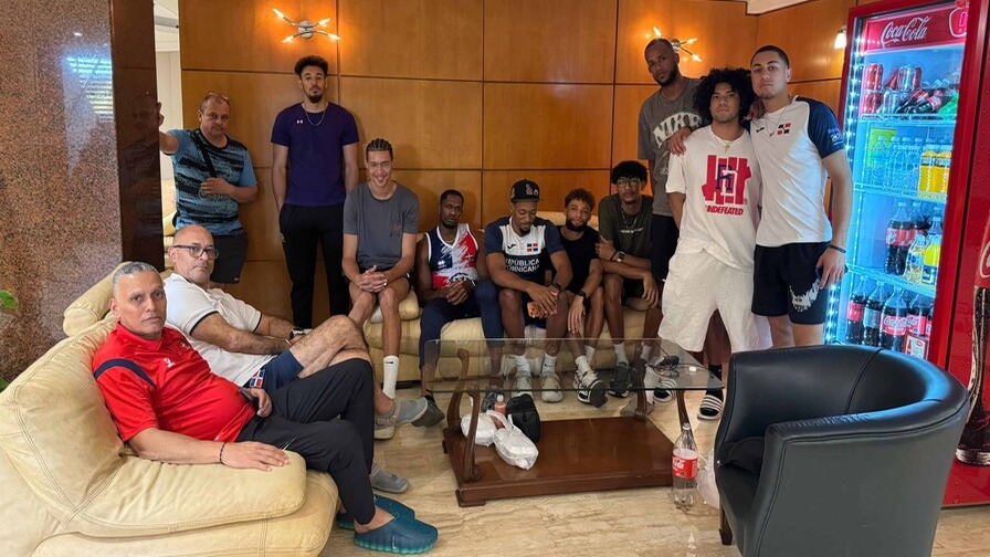 Selección de Voleibol Dominicana Segura en Venezuela tras Terremotos
