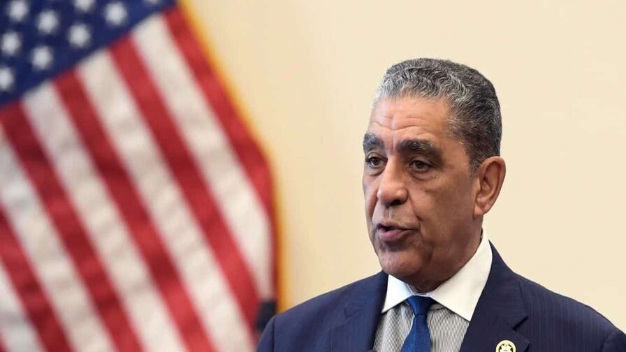 Adriano Espaillat enfrenta un reto significativo en las primarias demócratas de Nueva York