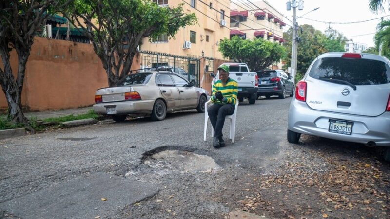 Peligroso Hoyo en la Zona Universitaria: Una Amenaza para Conductores