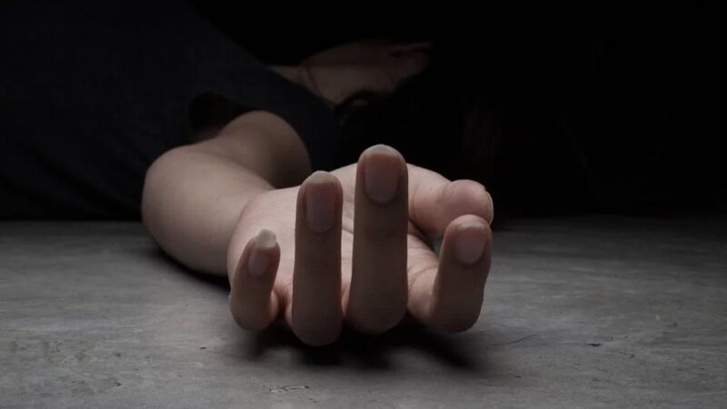 Investigan posible feminicidio por envenenamiento en Baní
