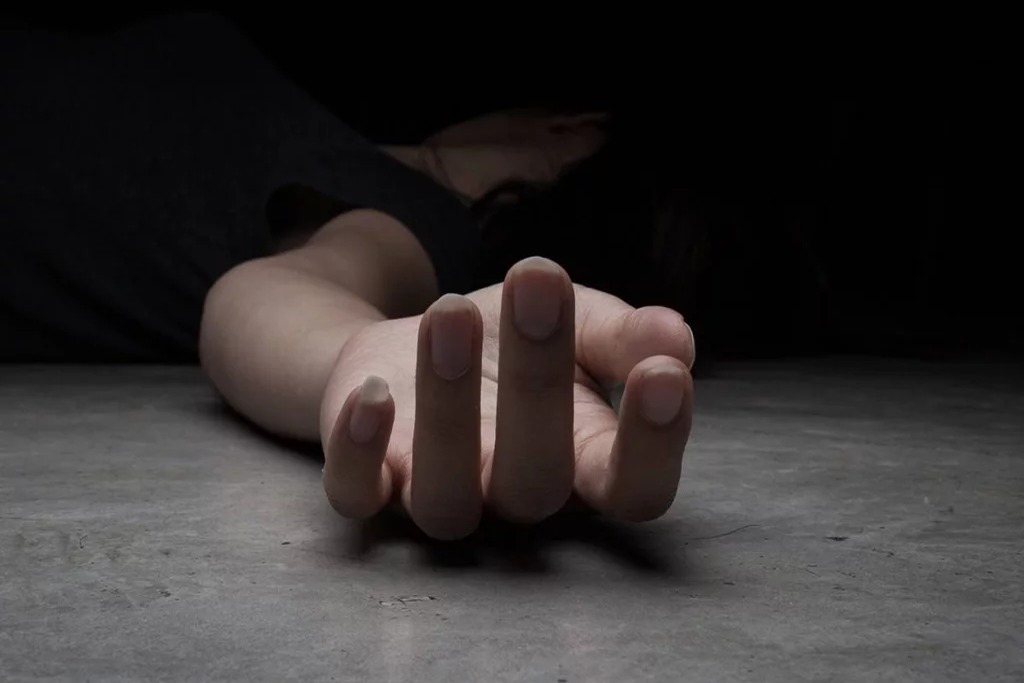 Investigan posible feminicidio por envenenamiento en Baní