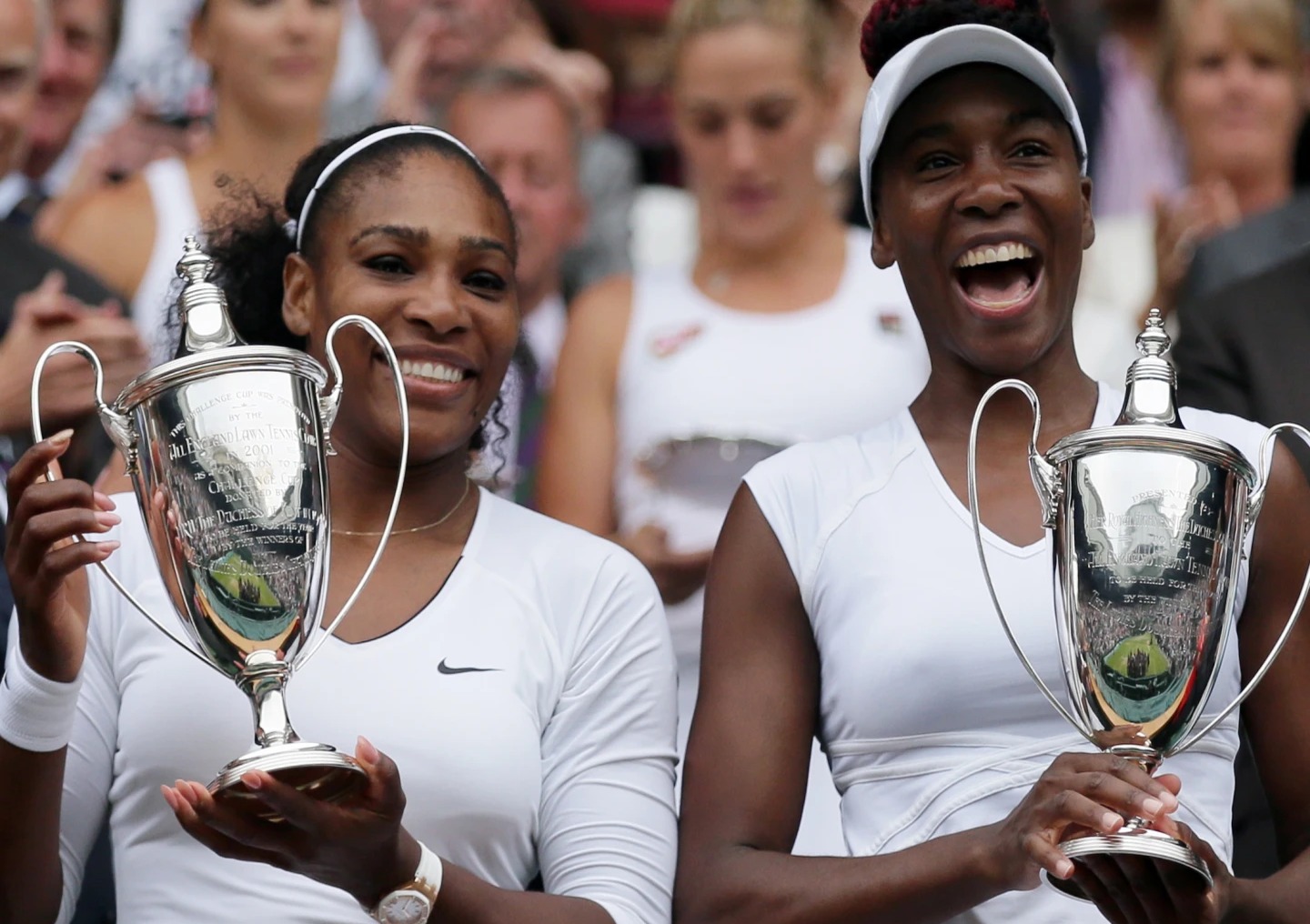 Serena y Venus Williams: Regreso Triunfal a Wimbledon en Dobles