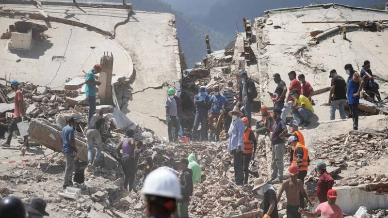 Venezuela Enfrenta Devastador Terremoto con 1,719 Muertos y 5,034 Heridos
