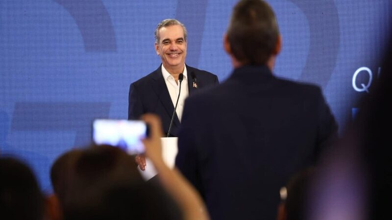 Luis Abinader Celebra el Triunfo Histórico de los New York Knicks en la NBA