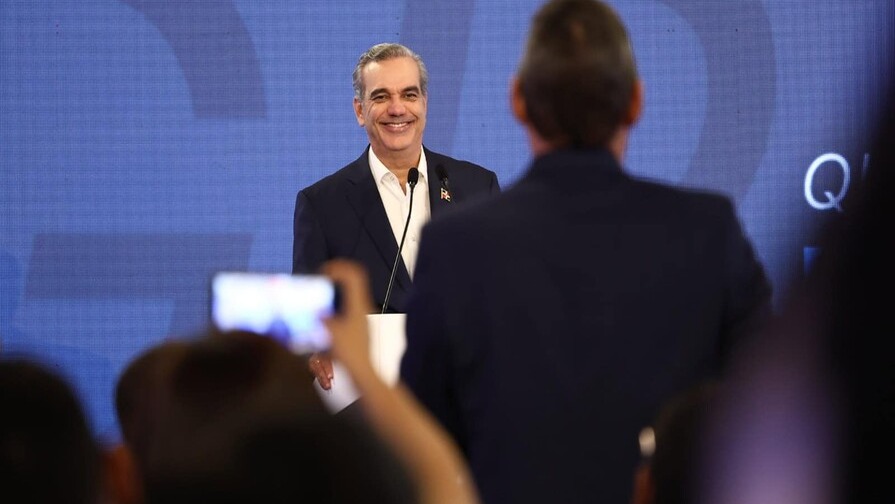 Luis Abinader Celebra el Triunfo Histórico de los New York Knicks en la NBA