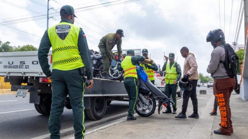 Operativos de Digesett Intensifican Control de Motociclistas en Santo Domingo