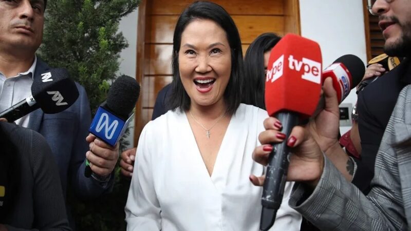 Tensión Electoral en Perú: Fujimori se Declara Ganadora Mientras Sánchez Impugna Votos del Exterior