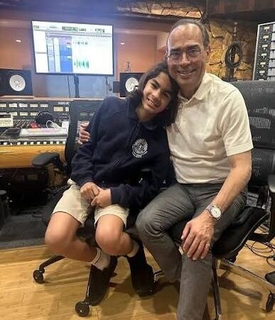 Gilberto Santa Rosa y su Nieto Lanzan Emotiva Canción ‘Consejo de un Abuelo’