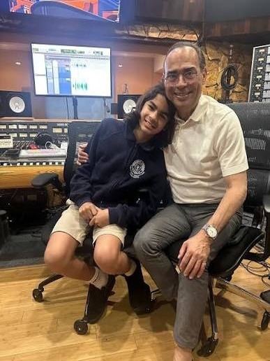 Gilberto Santa Rosa y su Nieto Lanzan Emotiva Canción ‘Consejo de un Abuelo’