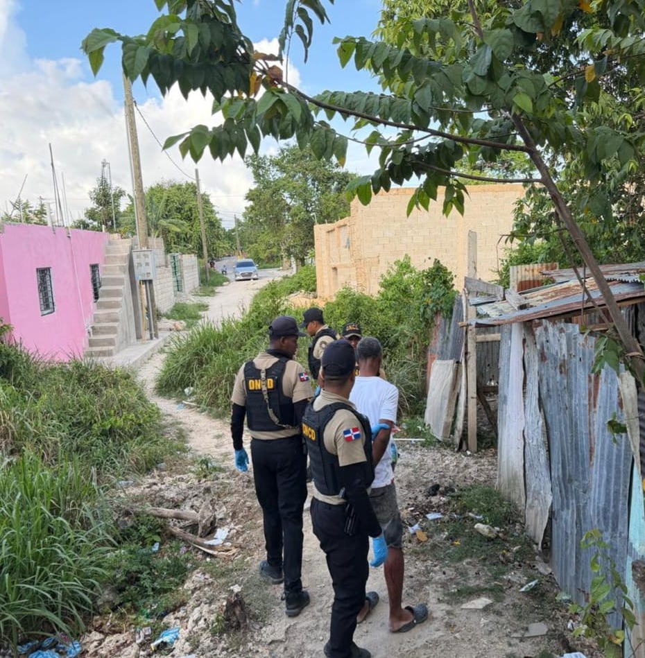Operativo en Verón-Punta Cana deja 10 detenidos y más de 1,400 gramos de drogas incautadas