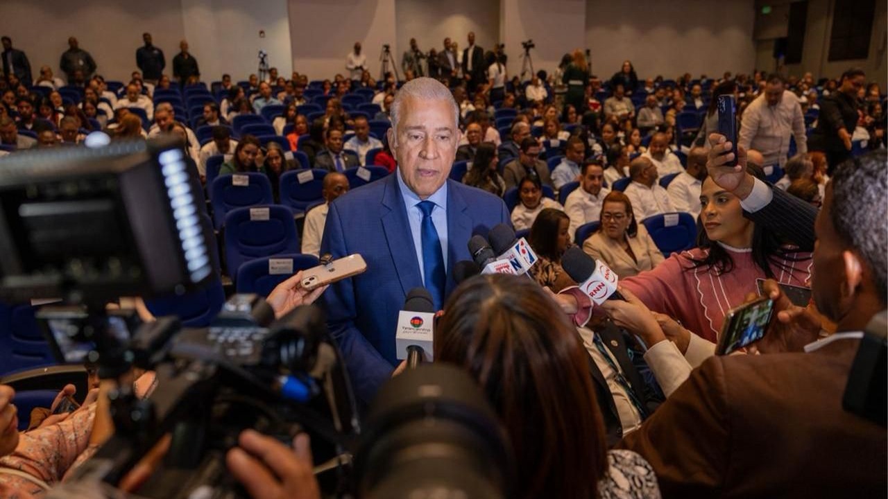 Andrés Bautista se Sorprende por Marcha de Profesionales Agropecuarios en Pleno Diálogo