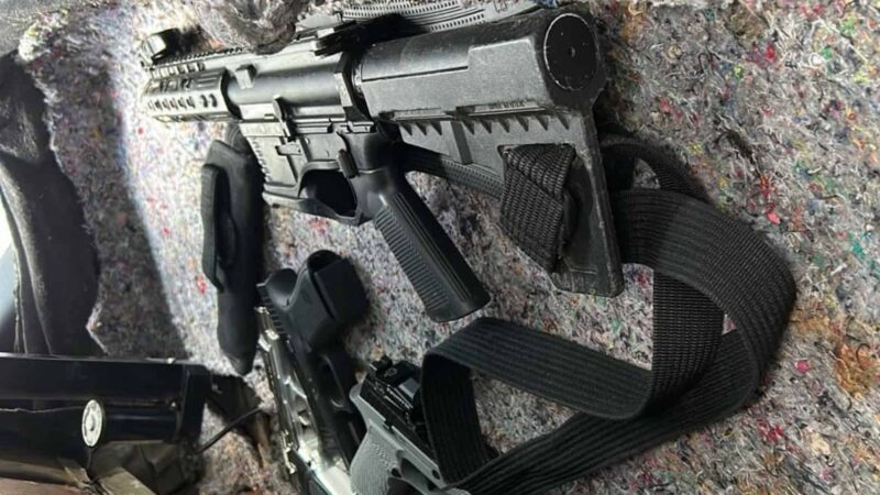 Desmantelan Red de Narcotráfico en Villa Sombrero: Tres Detenidos y Armas Incautadas