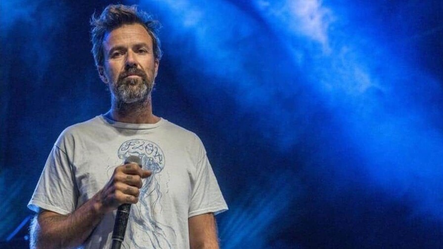 Jarabe de Palo Rinde Homenaje a Pau Donés en el Sexto Aniversario de su Partida