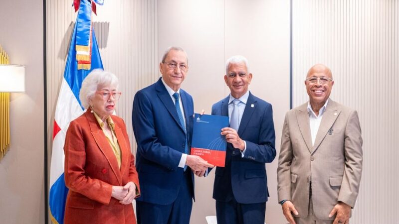 Congreso Nacional recibe propuestas para reforzar la transparencia y la seguridad jurídica