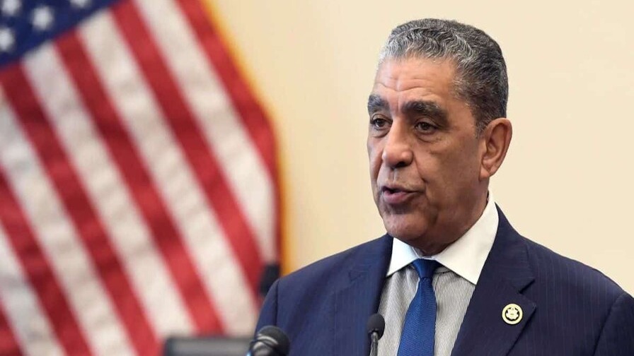 Adriano Espaillat Lidera Encuesta en Distrito 13 de Nueva York