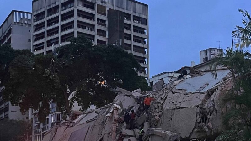 Devastador Sismo de 7.5 Sacude a Venezuela: Colapsan Edificaciones y Se Desatan Escenas de Pánico