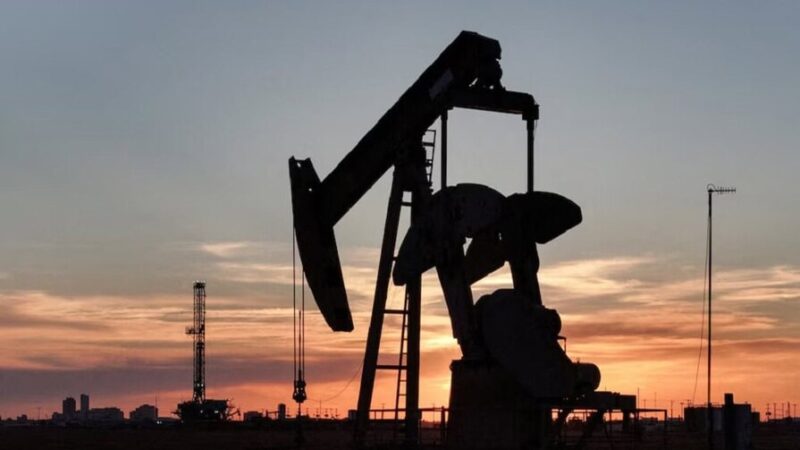 El crudo de Texas desciende un 3.48% en medio de tensiones internacionales