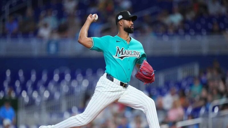 Sandy Alcántara Brilla con Siete Ponches en Triunfo de los Marlins sobre los Rays