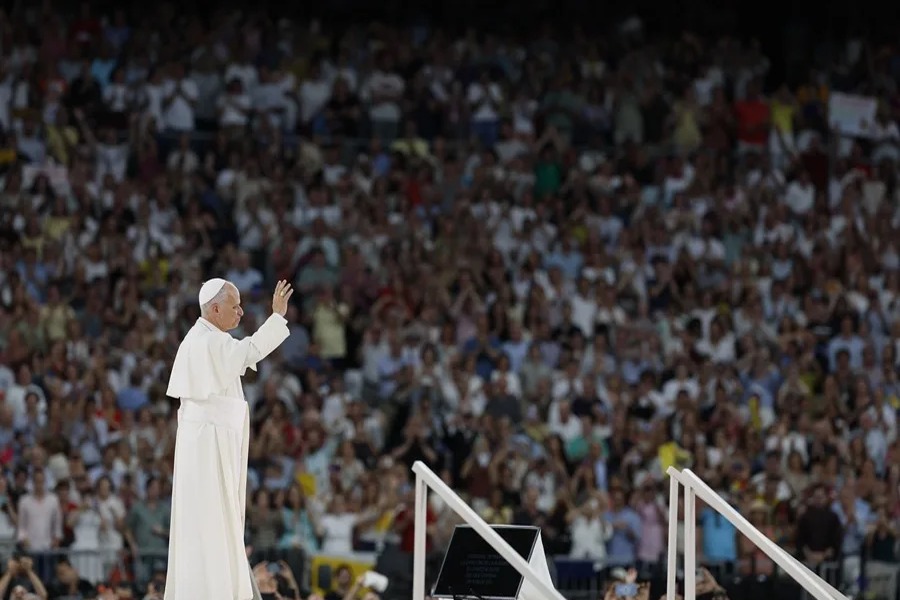 Encuentro Privado entre el Papa y Bad Bunny en el Santiago Bernabéu
