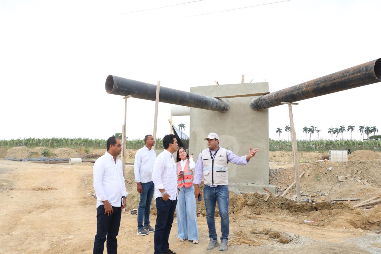 Wellington Arnaud Inspecciona Avances del Alcantarillado Sanitario en Mao
