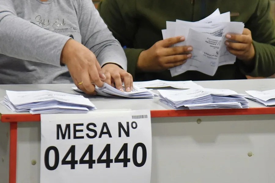 Roberto Sánchez y Keiko Fujimori en Tensión Electoral: Llamado a Revisión de Votos en Perú