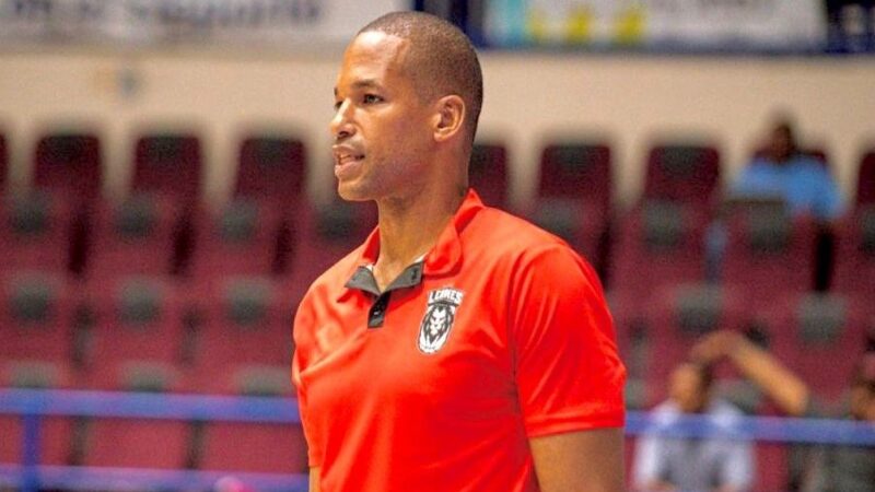 Eulis Báez se une al cuerpo técnico de la selección dominicana de baloncesto