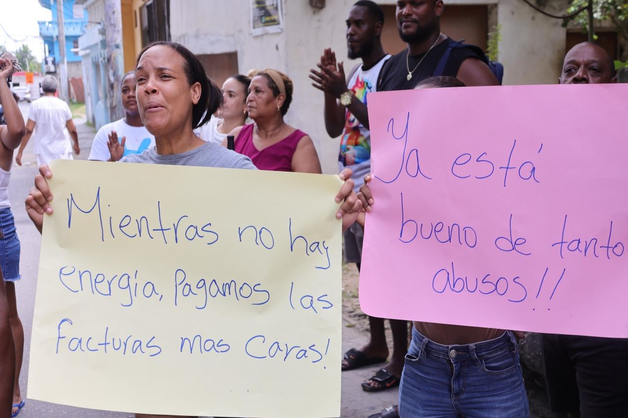 Residentes de Sabana Perdida Exigen Solución a Prolongados Apagones