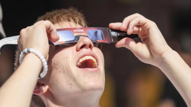 Ópticos advierten sobre riesgos de observar el eclipse solar sin protección adecuada