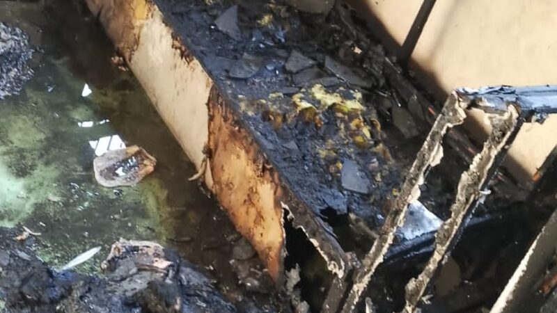 Familia pierde su hogar tras devastador incendio en Puerto Plata