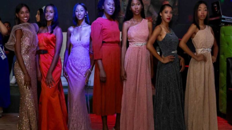 Brillante Desfile de Moda en Pedro Corto Resalta Talento Juvenil