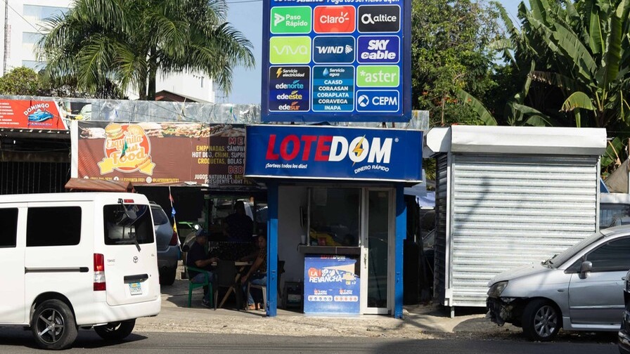Controversia por Banca Lotedom y el Espacio Peatonal en Santo Domingo
