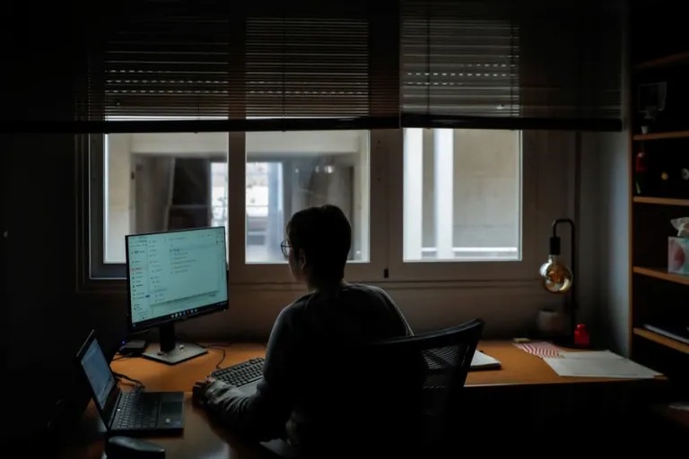 El teletrabajo impacta negativamente en la salud mental, revela estudio