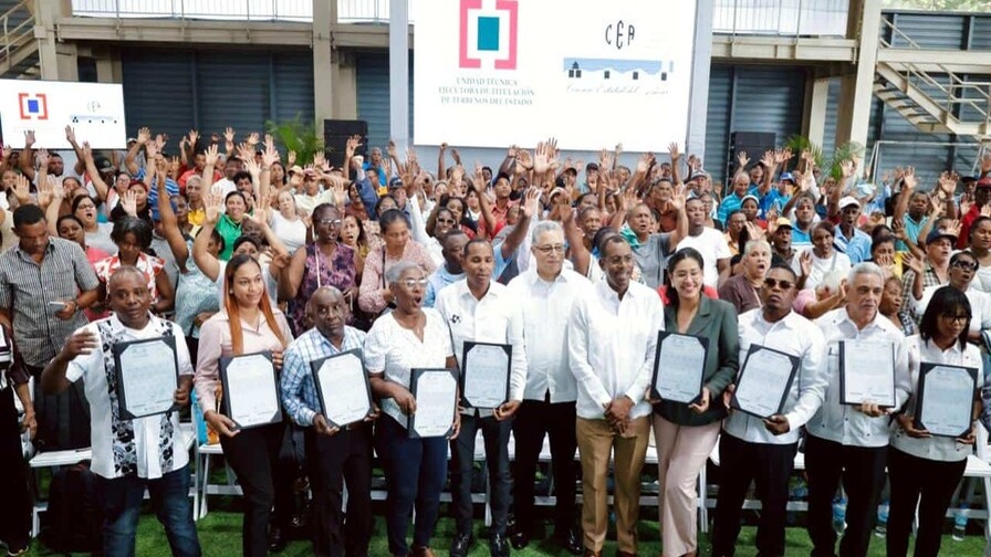 Gobierno Entrega 1,099 Títulos de Propiedad en Palmarejo, Los Alcarrizos